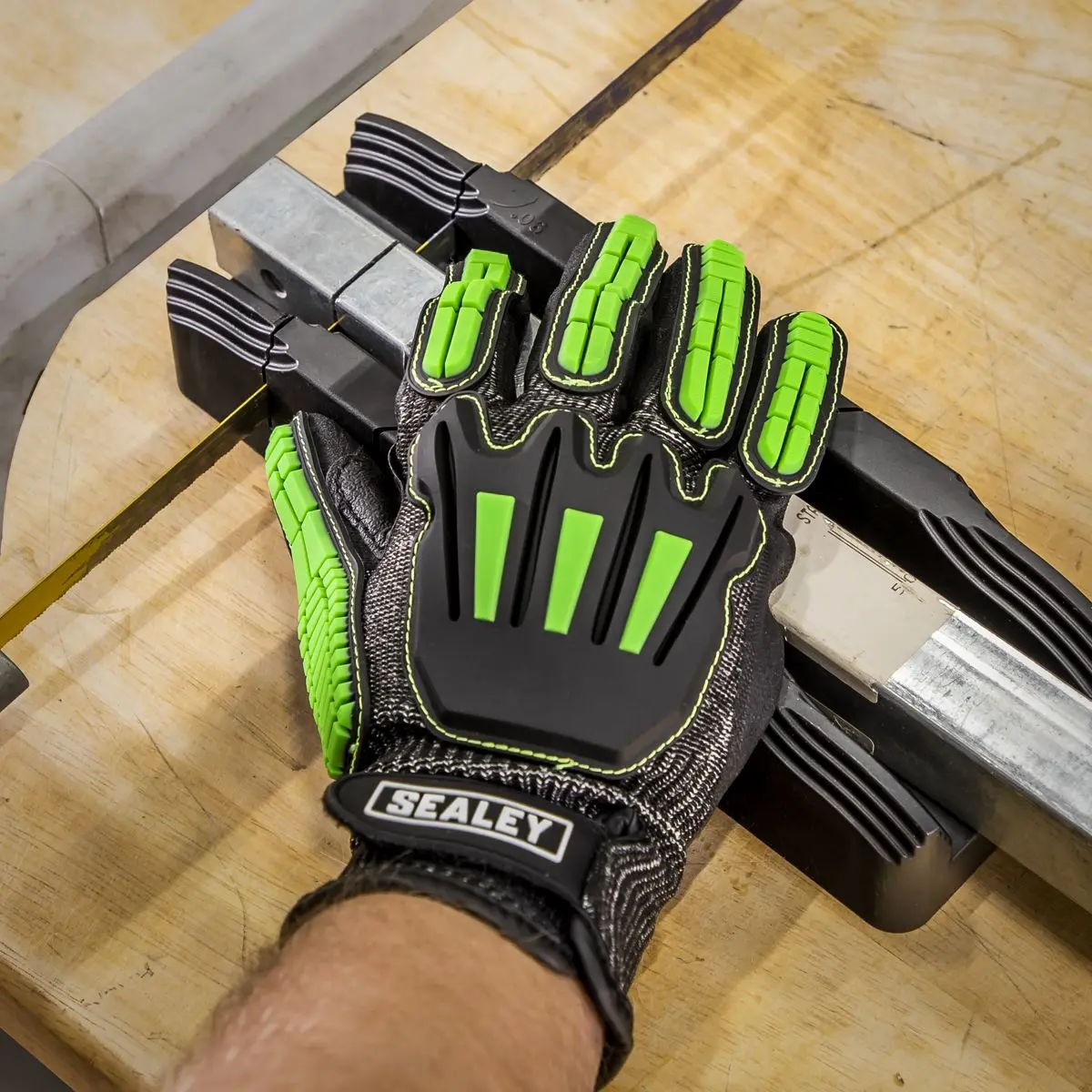 Sealey Cut & Impact Resistant Gloves - Large - Pair - Image 6