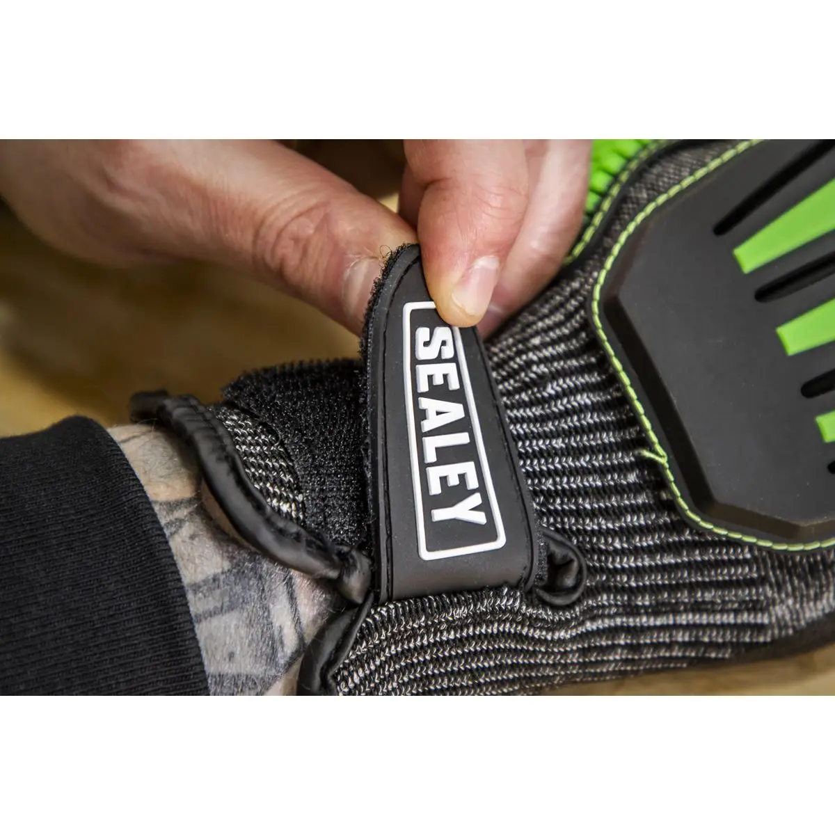 Sealey Cut & Impact Resistant Gloves - Large - Pair - Image 7