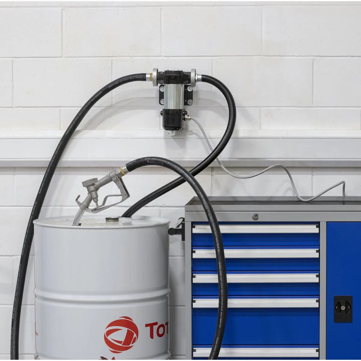 Sealey Diesel & Fluid Transfer Pump 24V High Flow - Image 4
