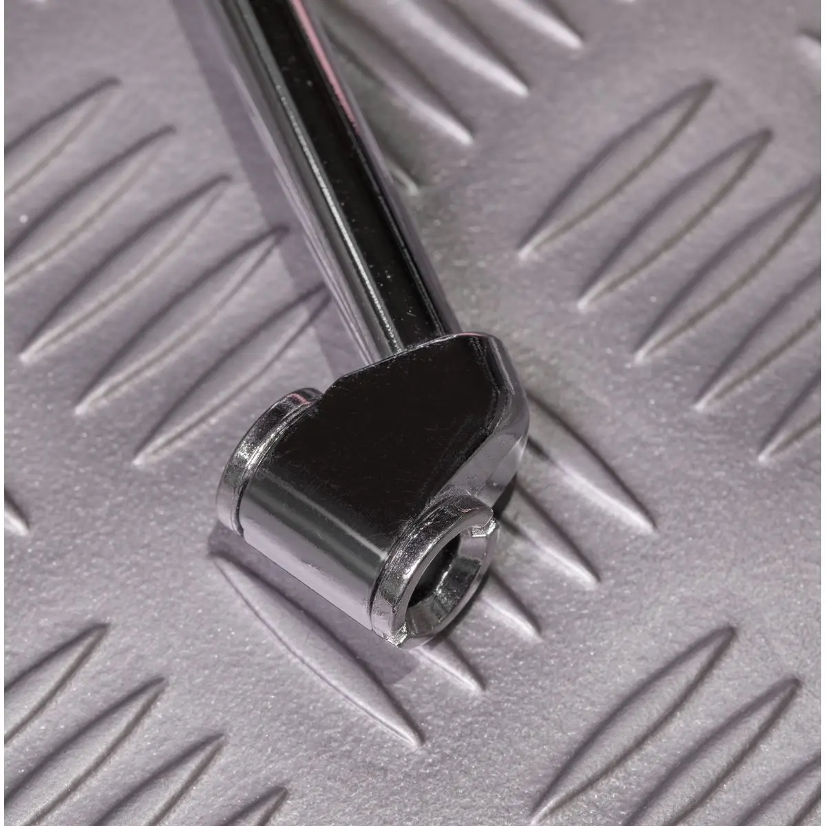 Sealey Digital Tyre Pressure Gauge with Twin Push-On Connector - Image 4
