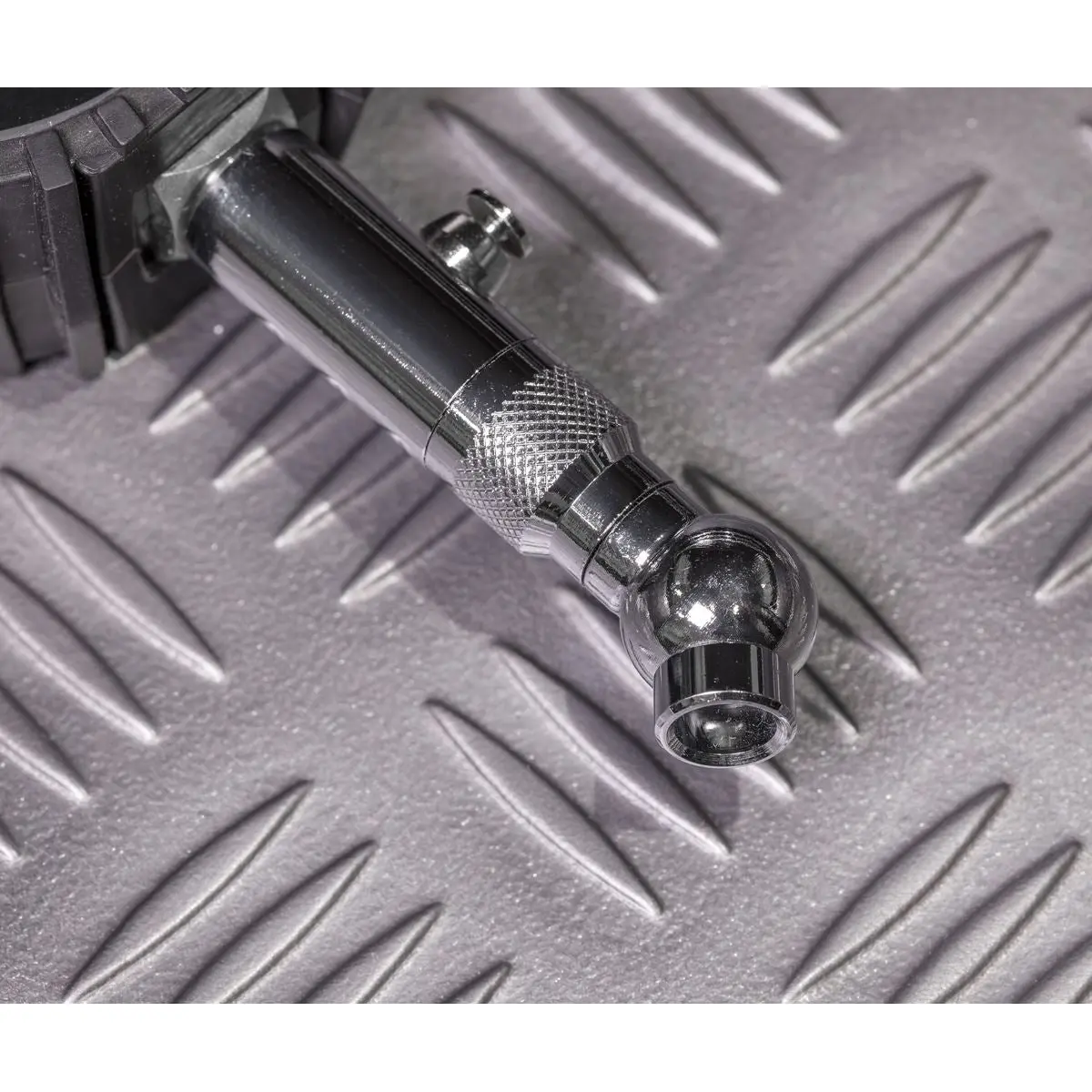 Sealey Digital Tyre Pressure Gauge with Swivel Head & Quick Release - Image 2