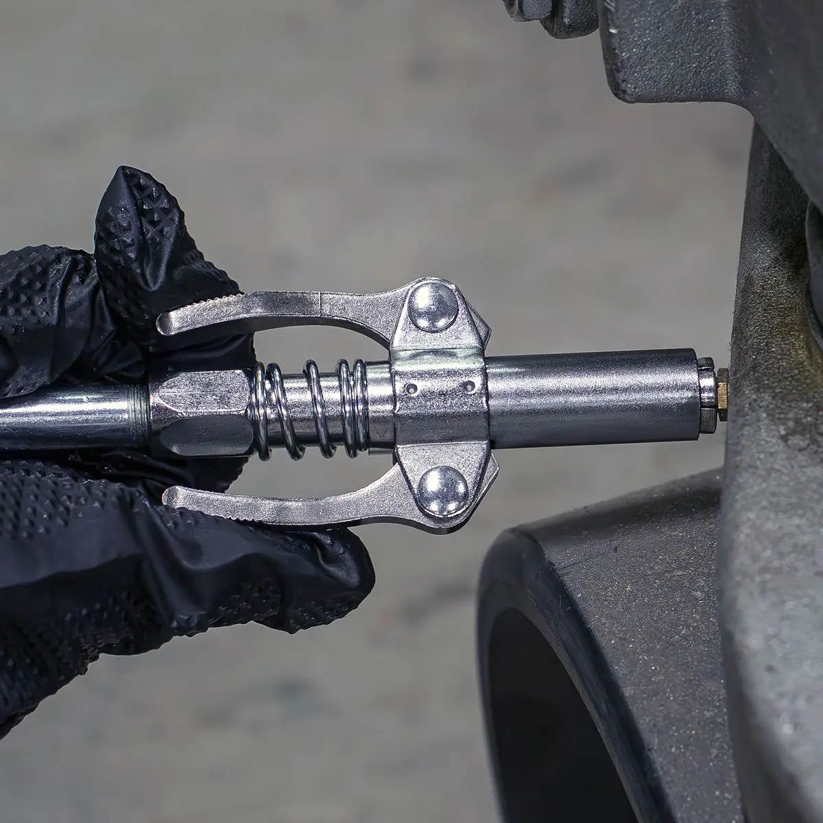 Sealey Double Handle Grease Gun Coupler - Image 6