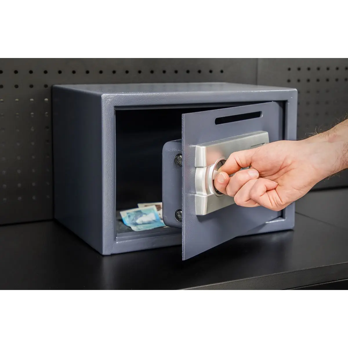 Sealey Electronic Combination Security Safe with Deposit Slot 350 x 250 x 250mm - Image 3