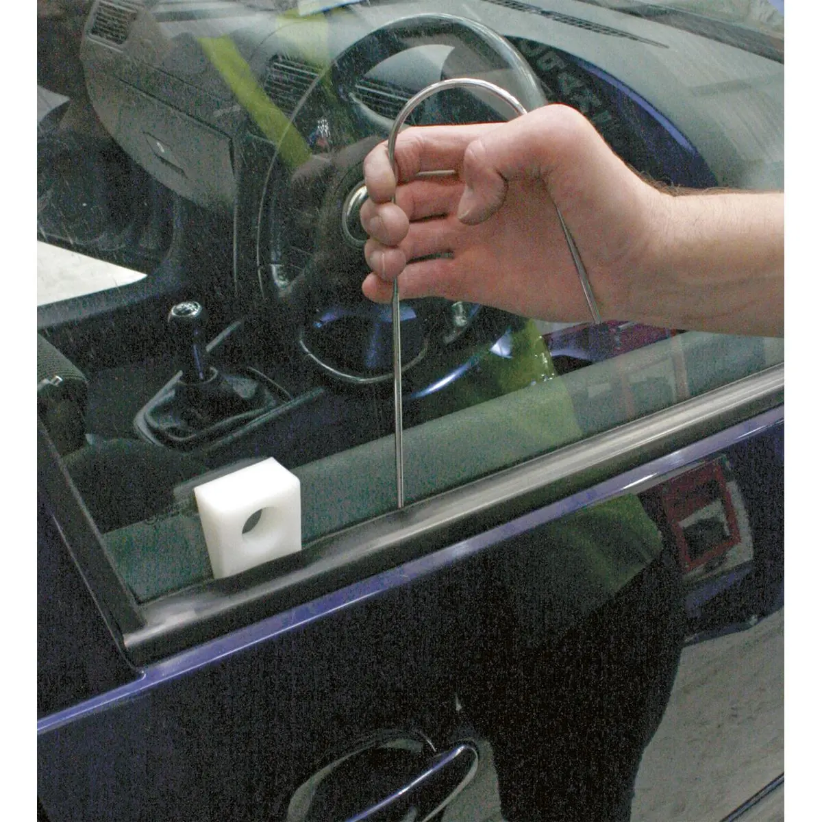 Sealey Emergency Car Opening Kit - Image 4