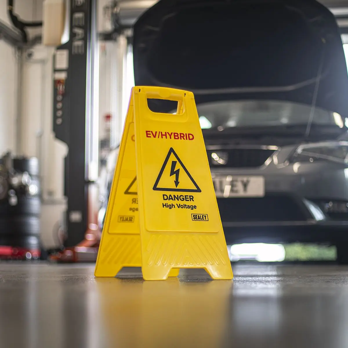 Sealey EV/Hybrid Floor Warning Signs - Pack of 2 - Image 6