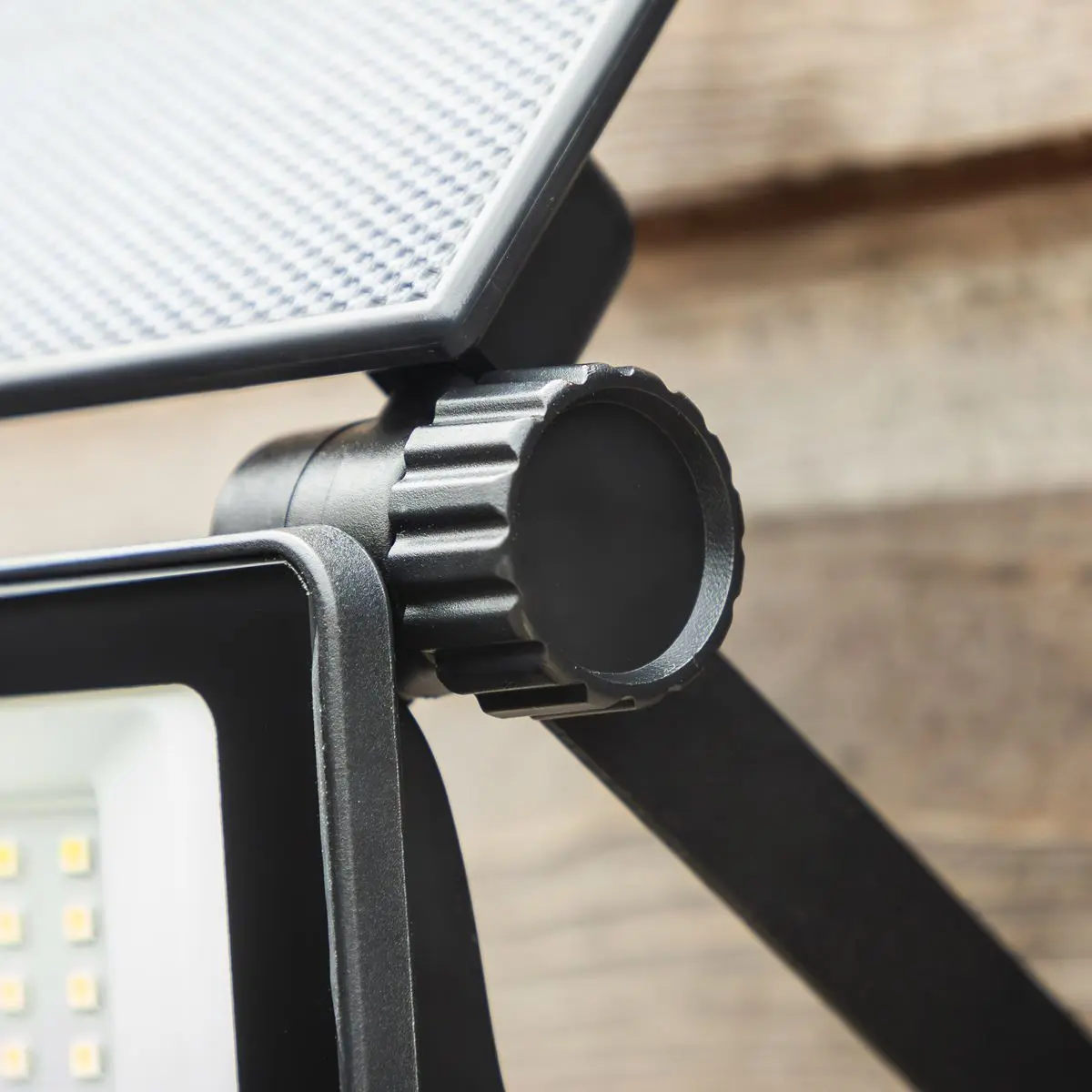 Sealey Extra-Slim Solar Floodlight with Wall Bracket 20W SMD LED - Image 2