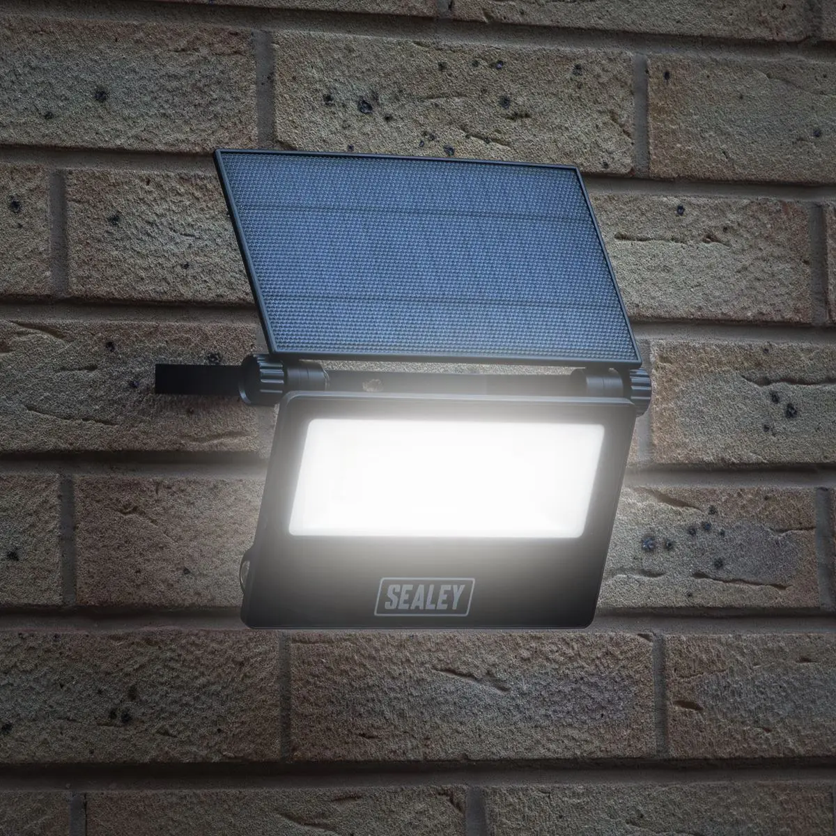 Sealey Extra-Slim Solar Floodlight with Wall Bracket 30W SMD LED - Image 3