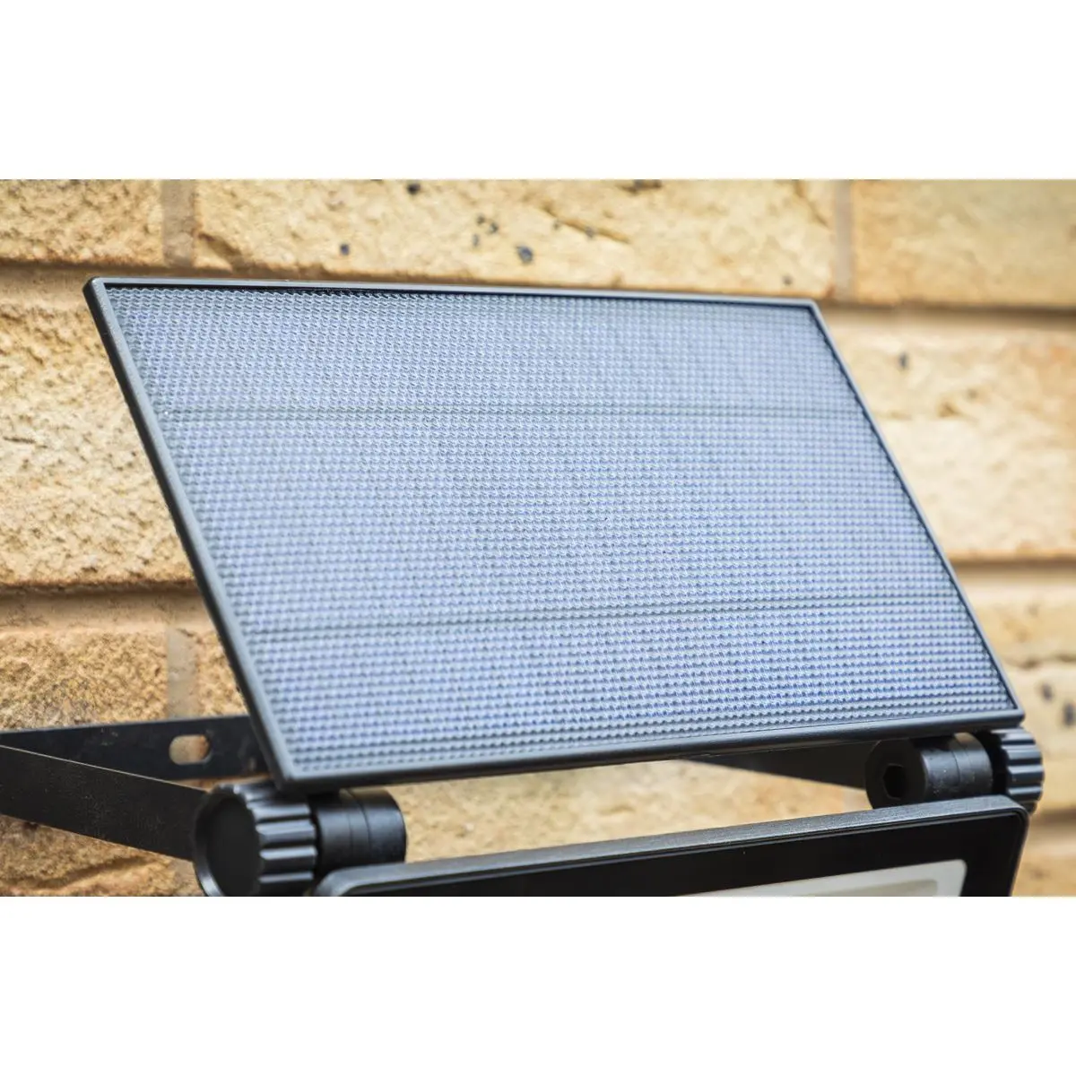 Sealey Extra-Slim Solar Floodlight with Wall Bracket 30W SMD LED - Image 4