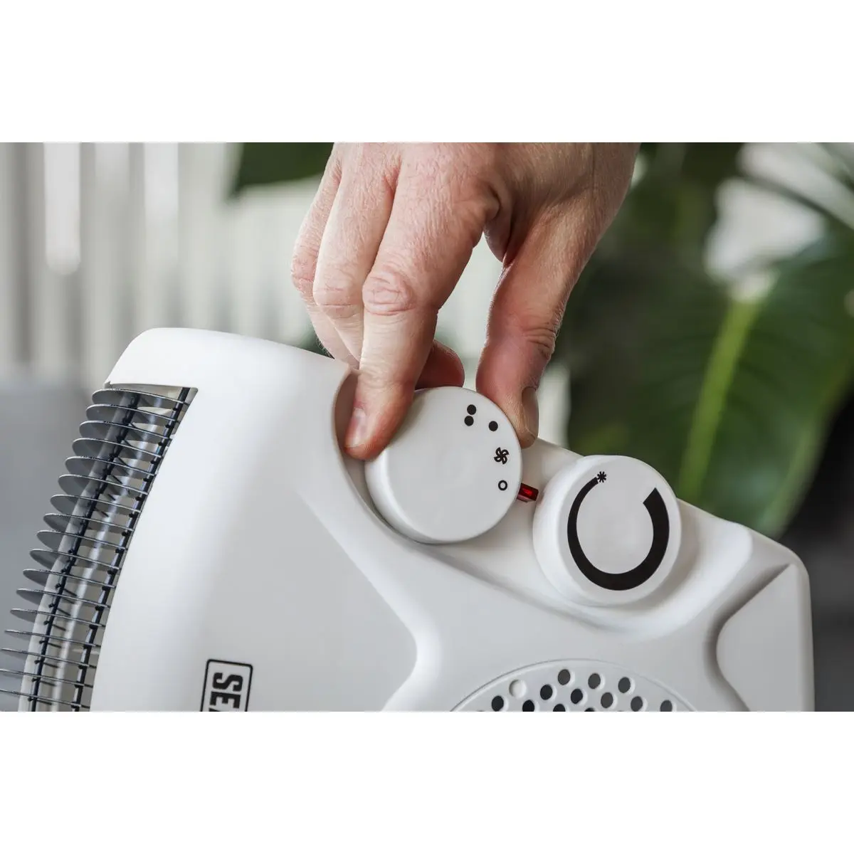 Sealey Fan Heater 2000W/230V 2 Heat Settings & Thermostat - Image 6