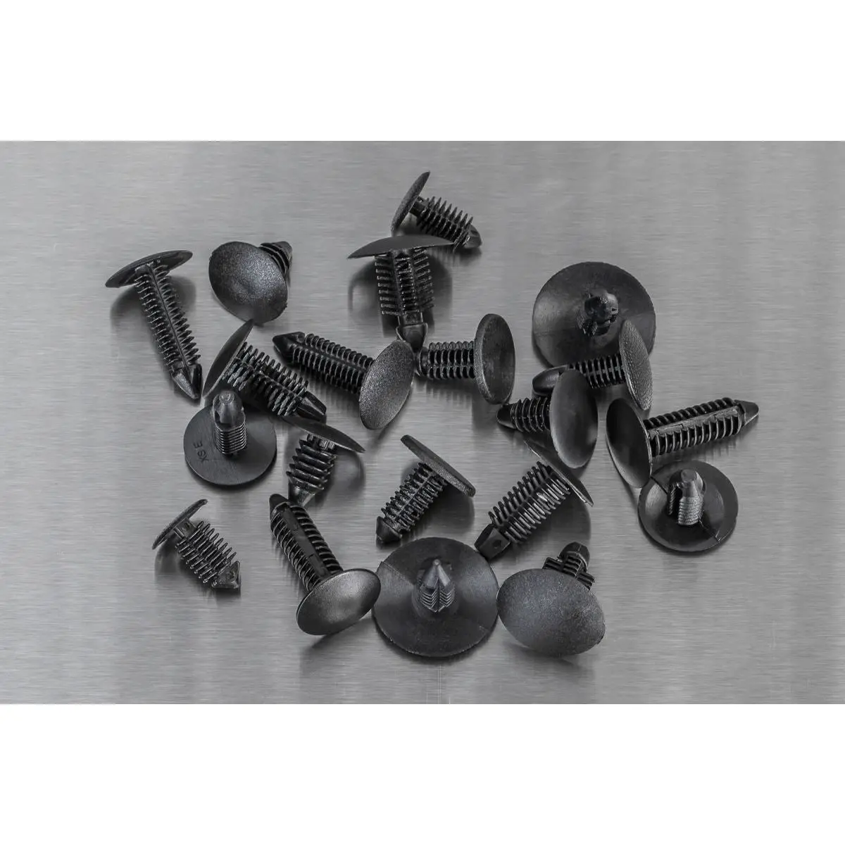 Sealey Fir Tree Clip Assortment - Pack of 100 - Image 3