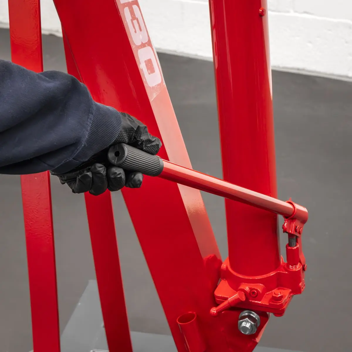 Sealey Fixed Frame Engine Crane with Extendable Legs 3 Tonne - Image 3