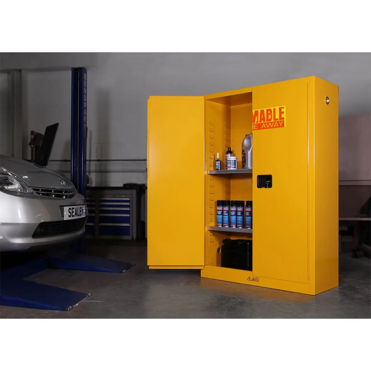 Sealey Flammables Storage Cabinet 1095 x 460 x 1655mm - Image 2