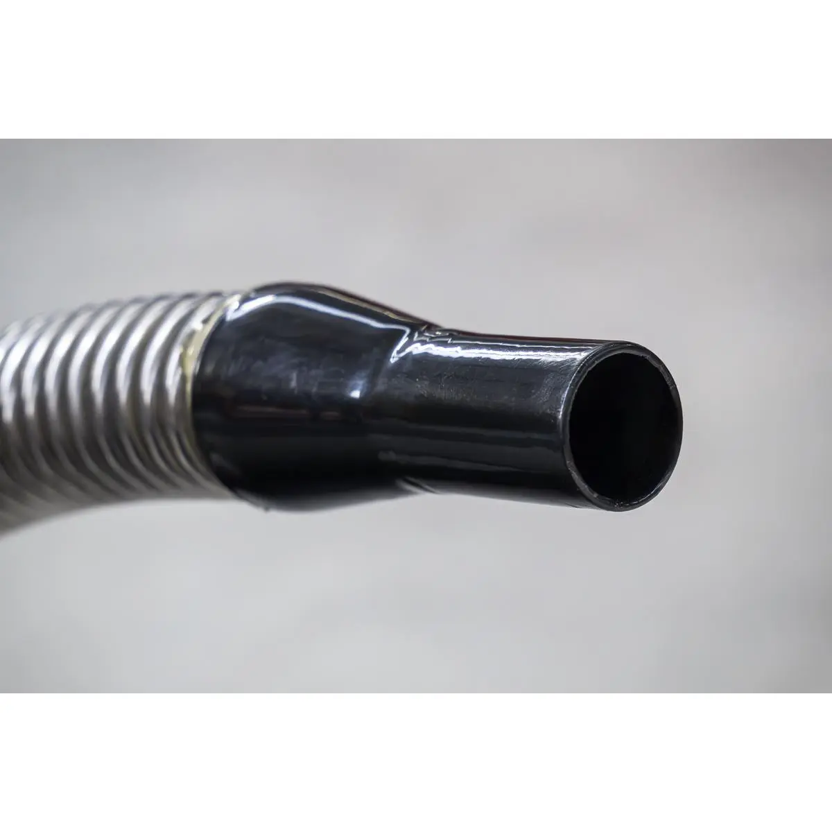 Sealey Flexible Pouring Spout - Diesel - Image 9