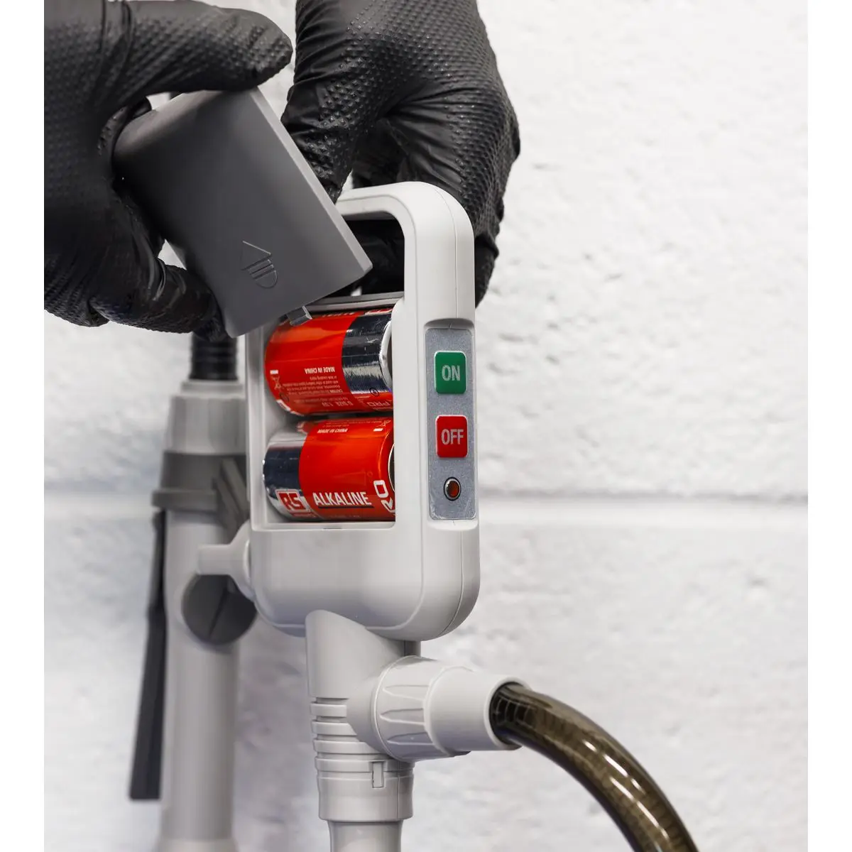 Sealey Fluid Transfer Pump with Nozzle Battery Operated - Image 2
