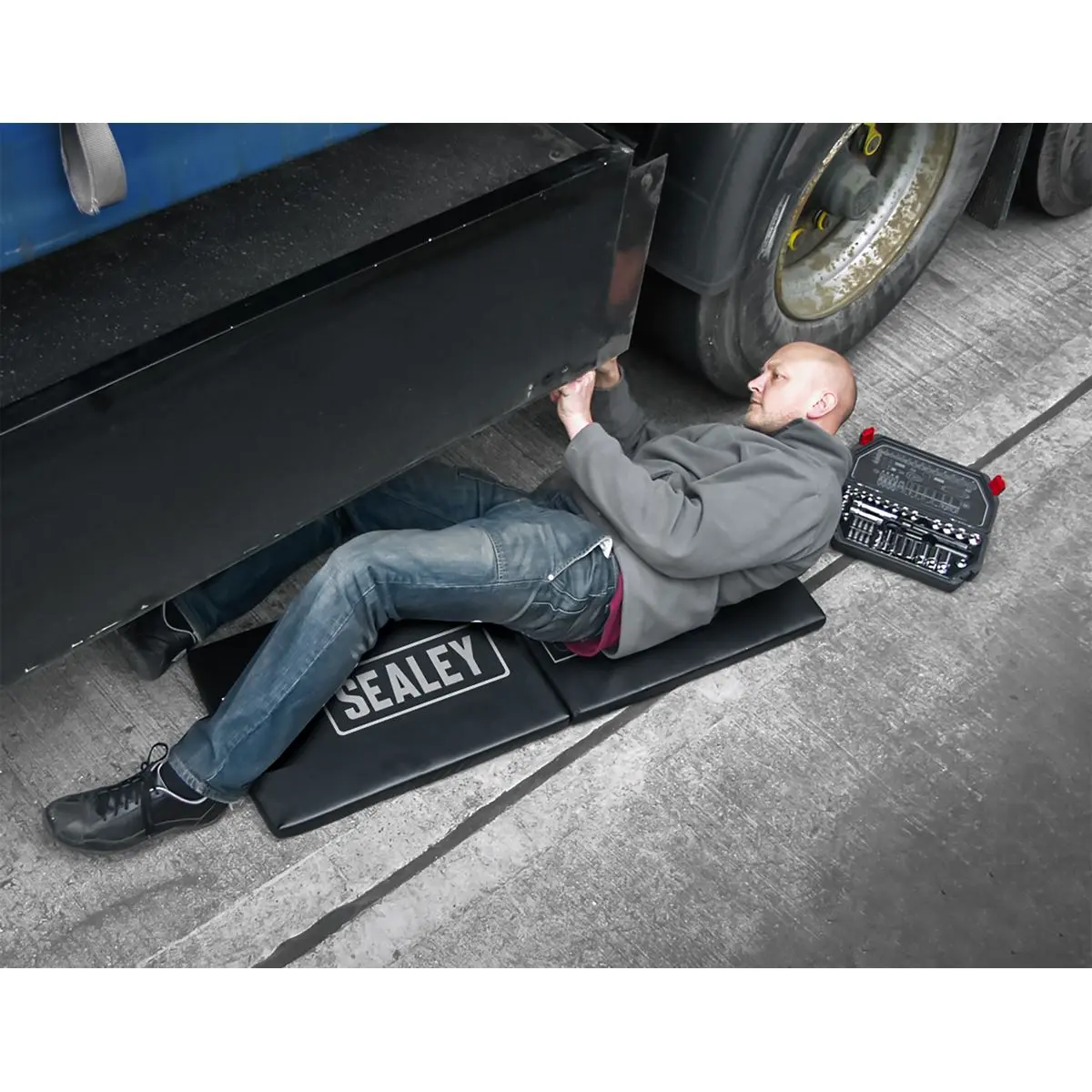 Sealey Folding Mechanic's Work Mat 38mm - Image 12