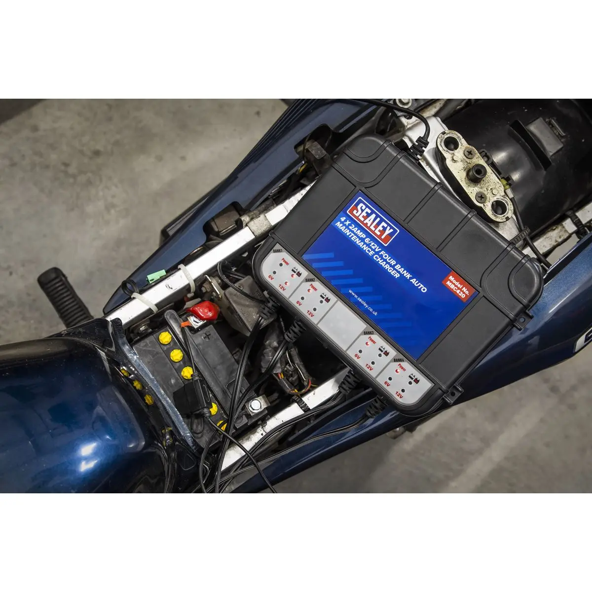 Sealey Four Bank 6/12V 8A (4 x 2A) Auto Maintenance Charger - Image 4