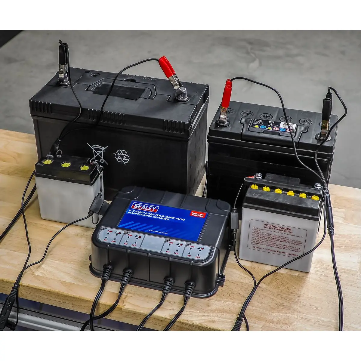 Sealey Four Bank 6/12V 8A (4 x 2A) Auto Maintenance Charger - Image 7