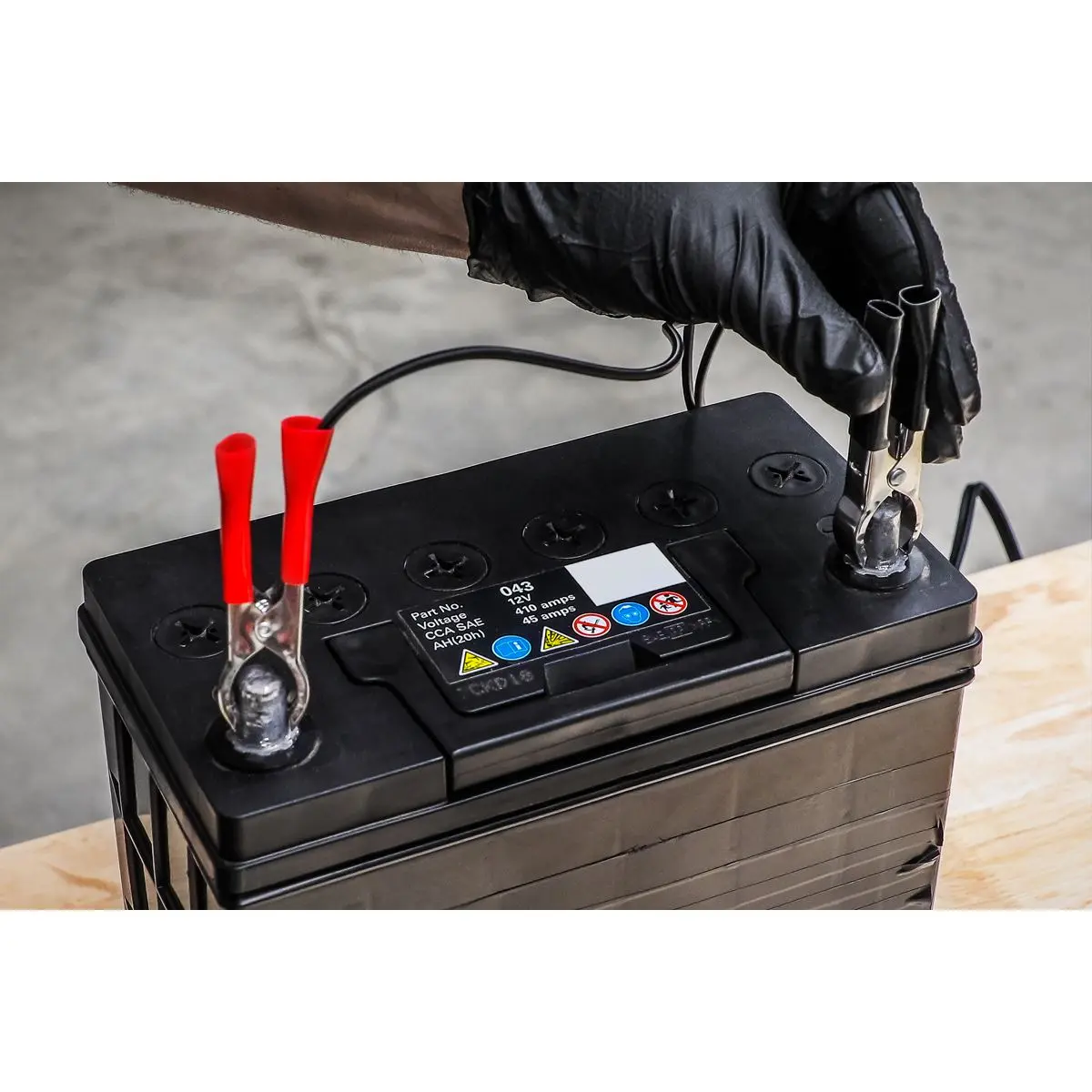 Sealey Four Bank 6/12V 8A (4 x 2A) Auto Maintenance Charger - Image 8