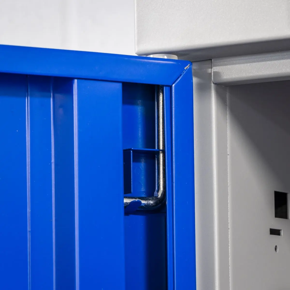 Sealey Premier Industrial Full Height Industrial Cabinet - Image 7