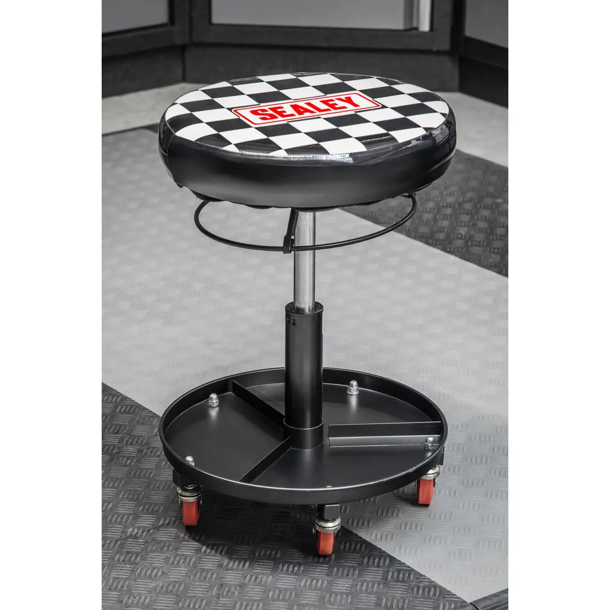 Sealey Pneumatic Mechanic's Seat - Image 4