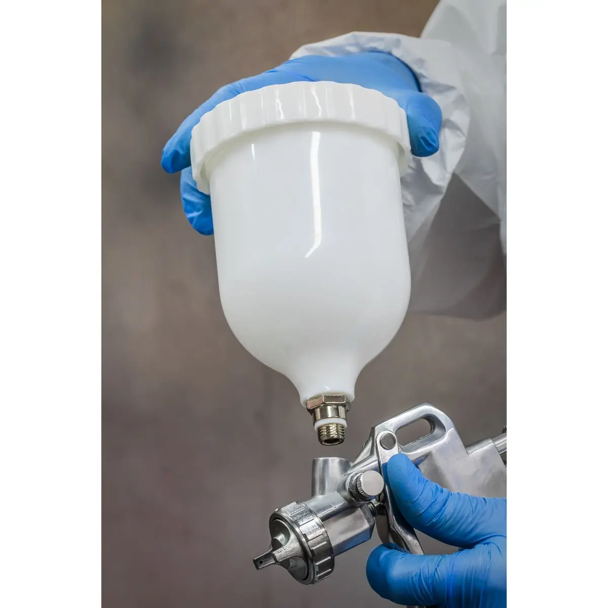 Sealey Gravity Feed Spray Gun 2.2mm Set Up Adjustable Paint Flow 600ml - Image 11