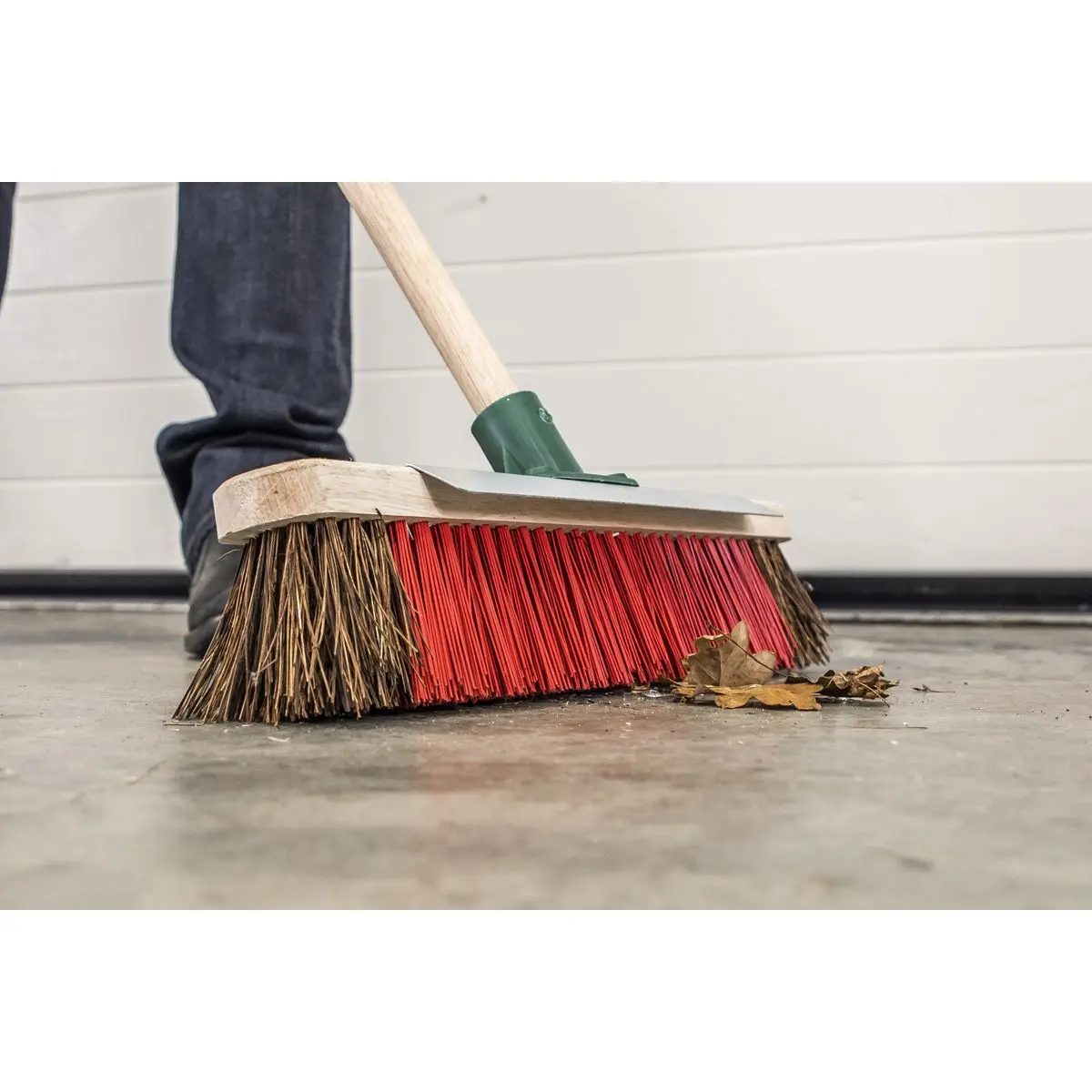 Sealey Heavy-Duty Stiff/Hard Bristle Broom with Scraper 16"(405mm) - Image 5