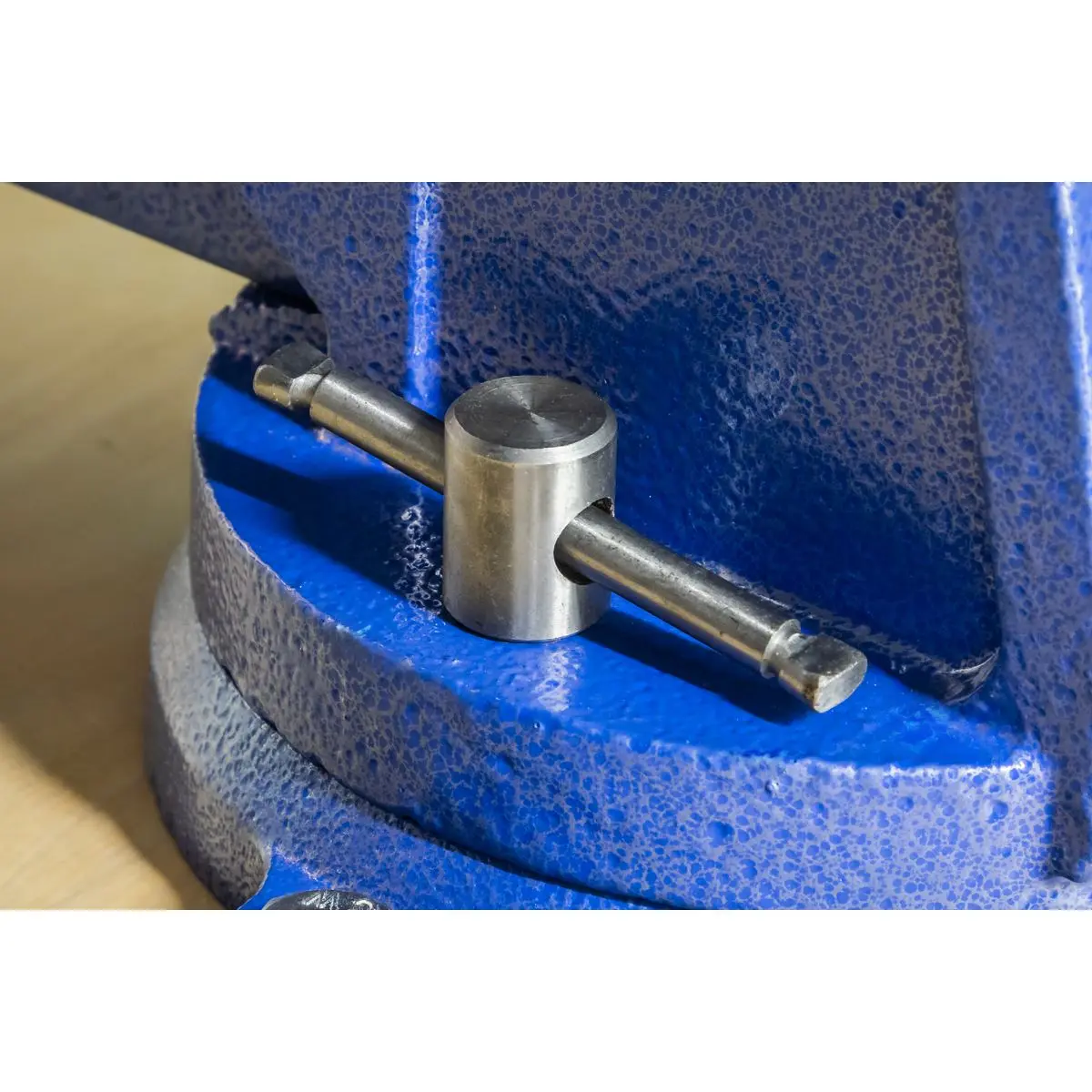 Sealey Heavy-Duty Professional Vice with Swivel Base 125mm - Image 3