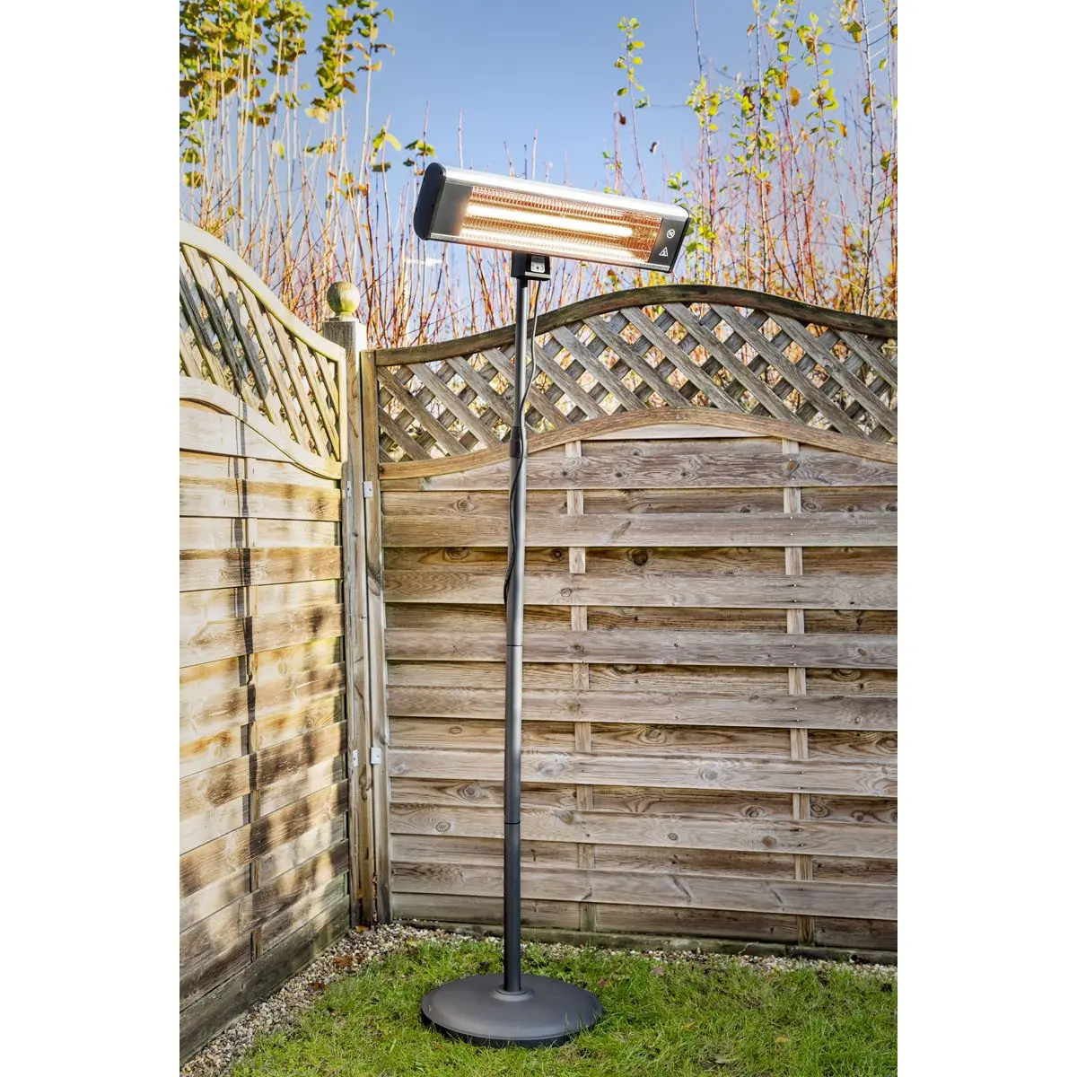 Sealey High Efficiency Carbon Fibre Infrared Patio Heater 1800W/230V with Telescopic Floor Stand - Image 7
