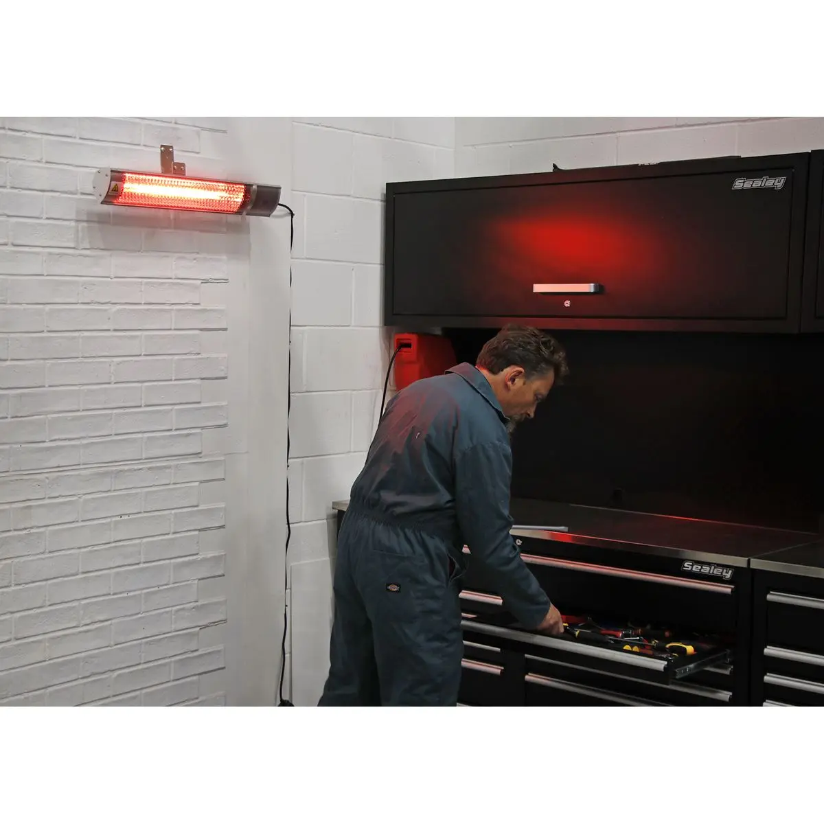 Sealey High Efficiency Infrared Short Wave Wall Mounting Heater 2000W - Image 4