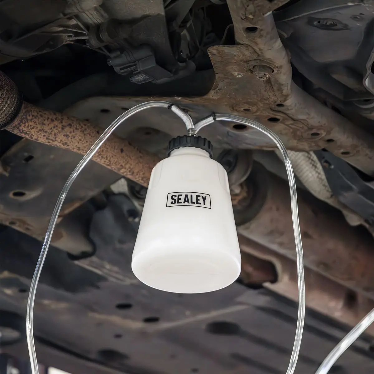 Sealey High Flow Twin Pipe Brake Bleed Bottle 2L - Image 8