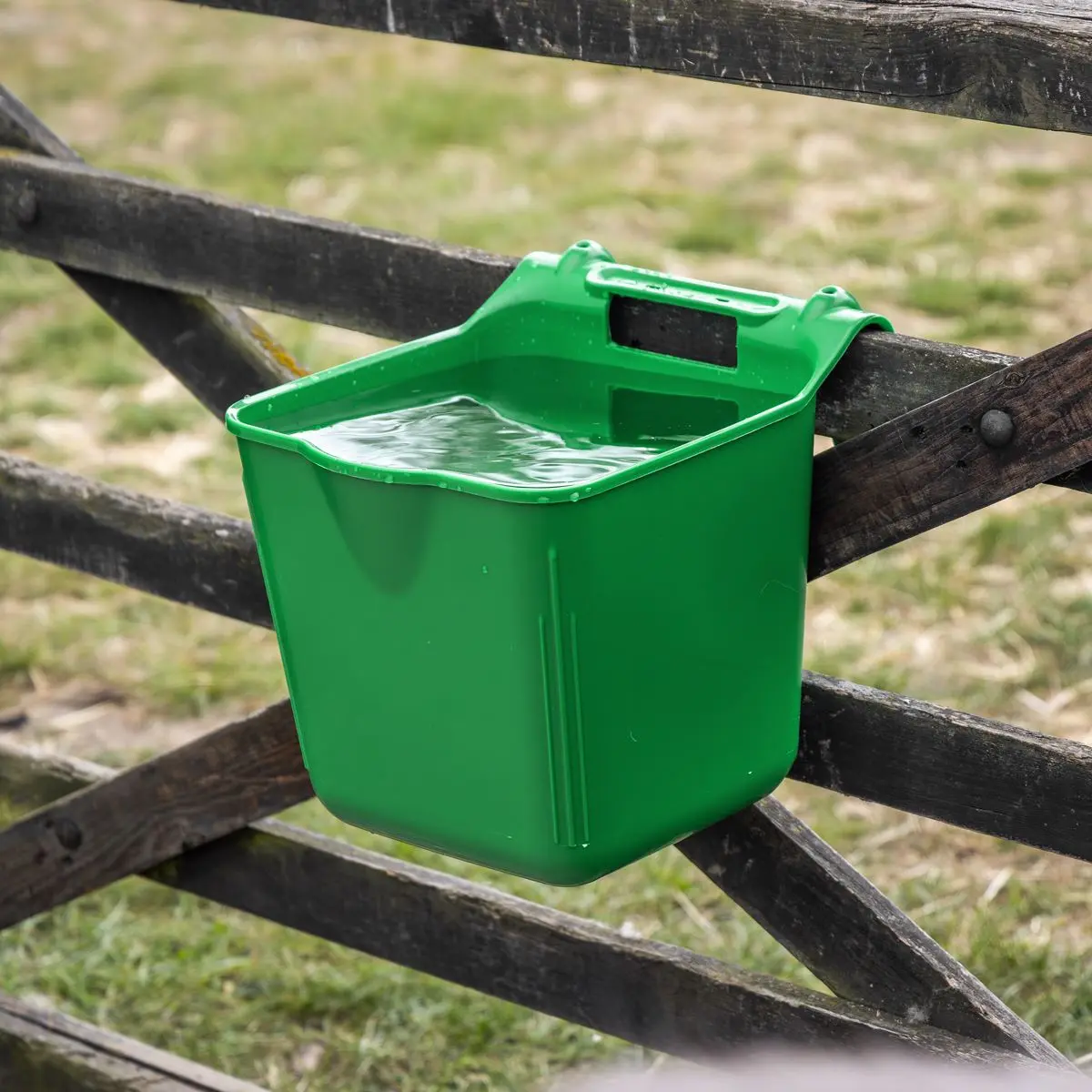 Sealey Hook-Over Feeder 13L - Image 5