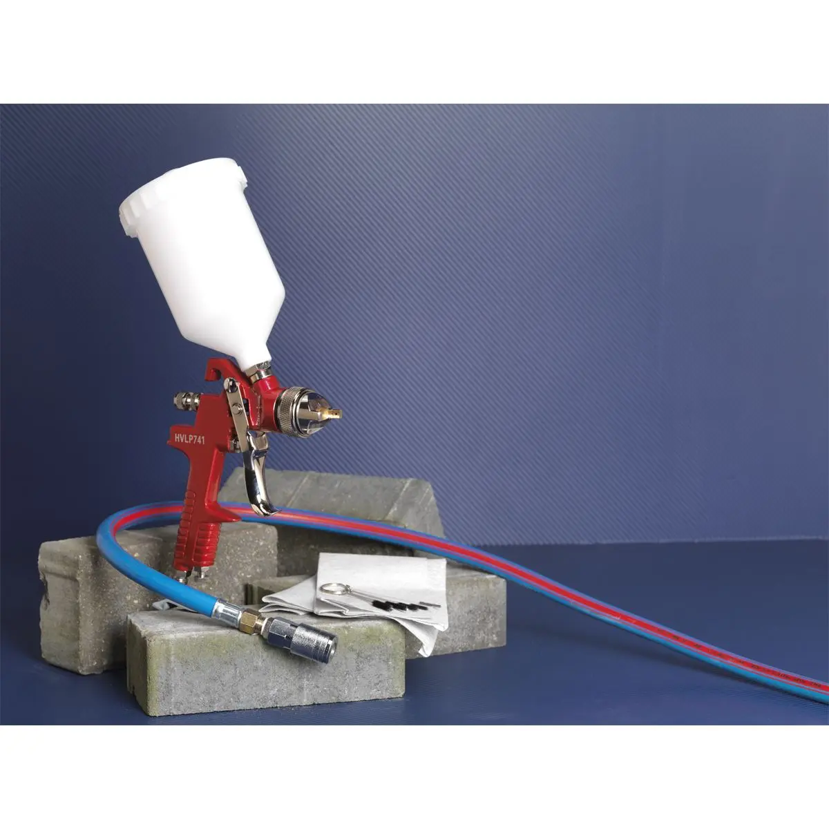 Sealey HVLP Gravity Feed Spray Gun 1.3mm Set-Up - Image 2