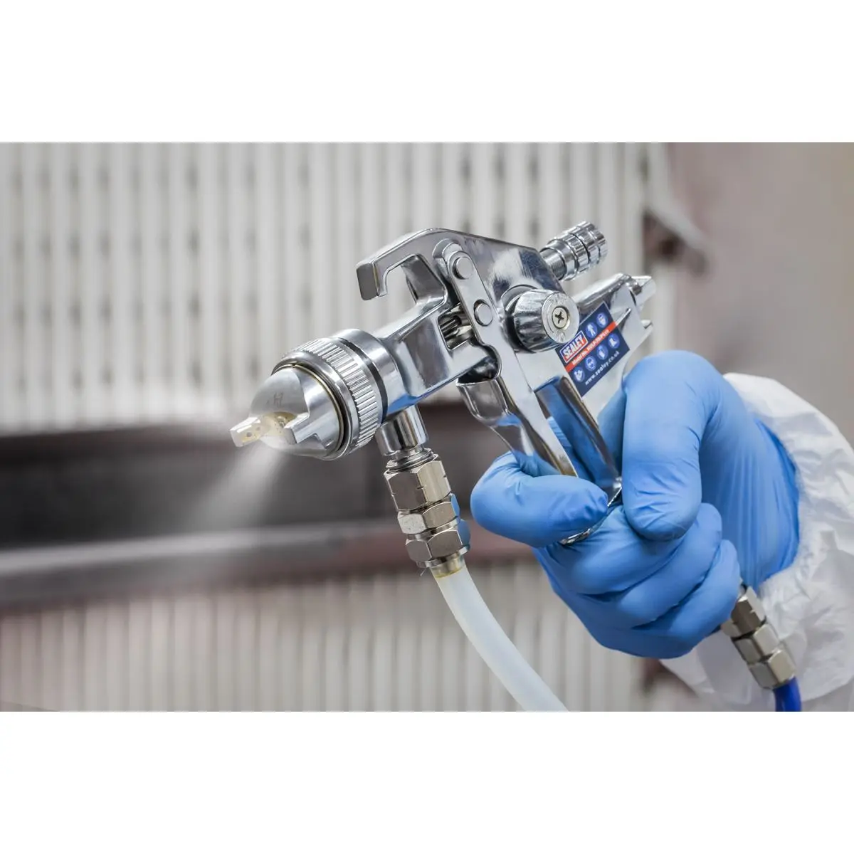 Sealey HVLP Pressure Pot System with Spray Gun & Hoses 1.7mm Set-Up - Image 10