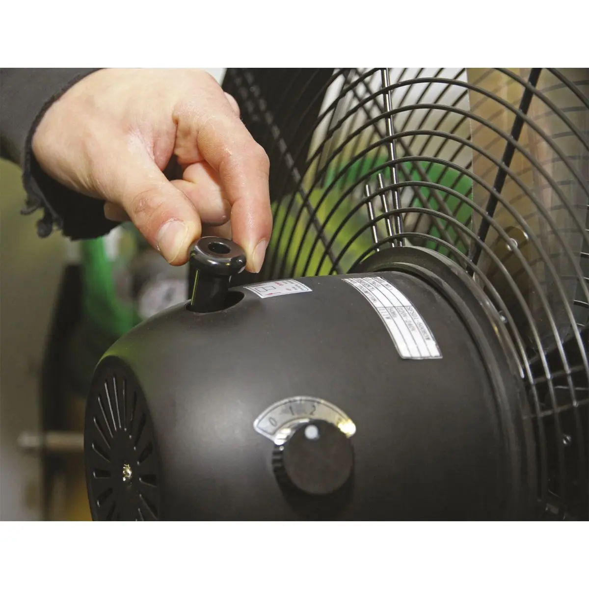 Sealey Industrial High Velocity Oscillating Pedestal Fan 20" 230V - Image 3