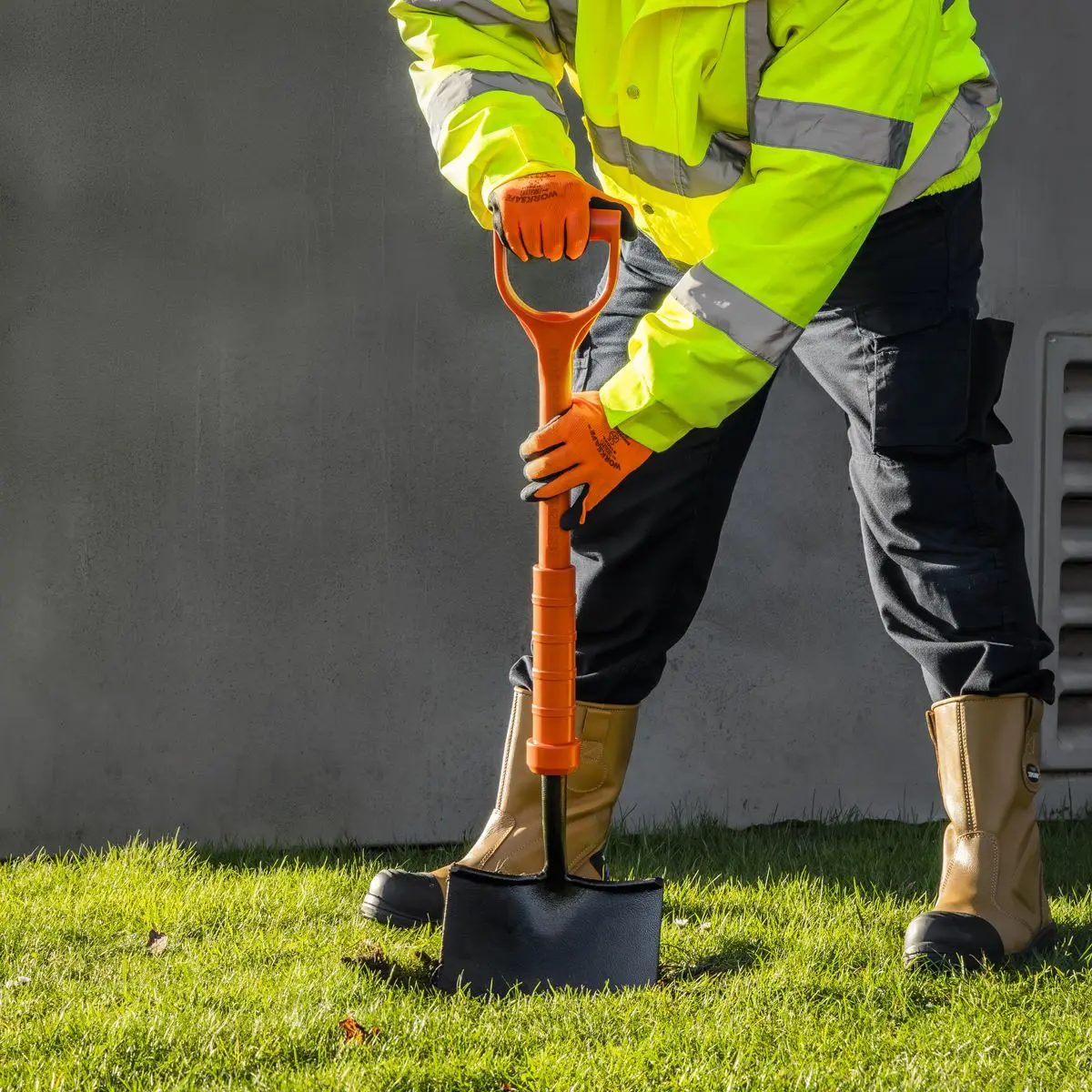 Sealey Insulated Round Mouth Shovel - Image 4
