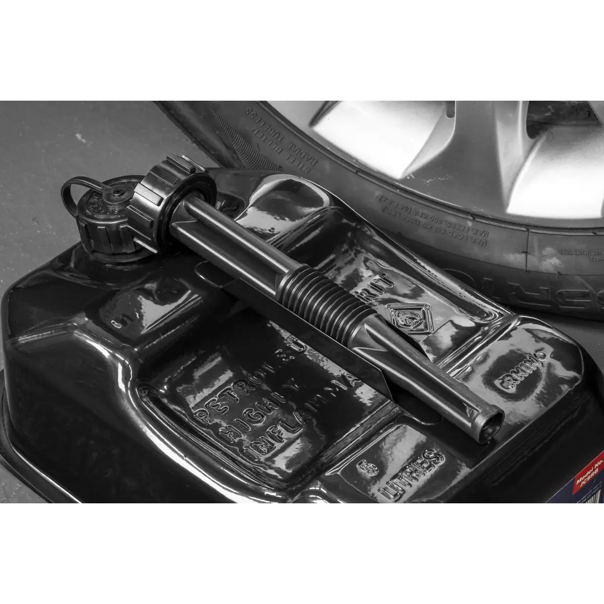 Sealey Jerry Can 5L - Black - Image 8
