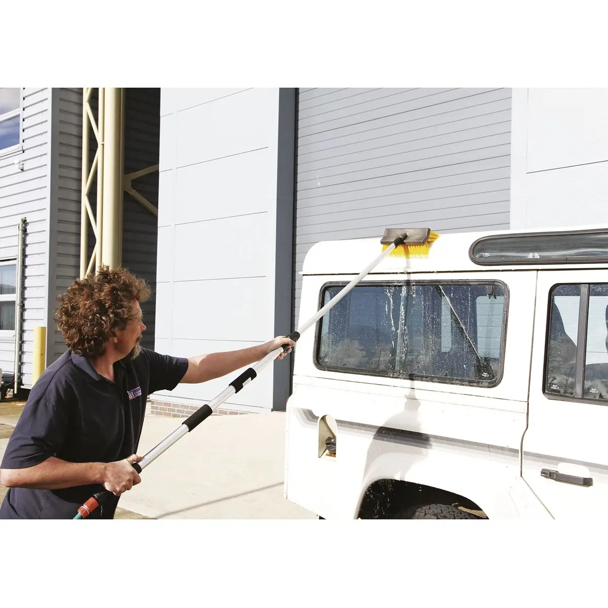 Sealey Large Angled Flo-Thru Brush with 1.7m Telescopic Handle - Image 4