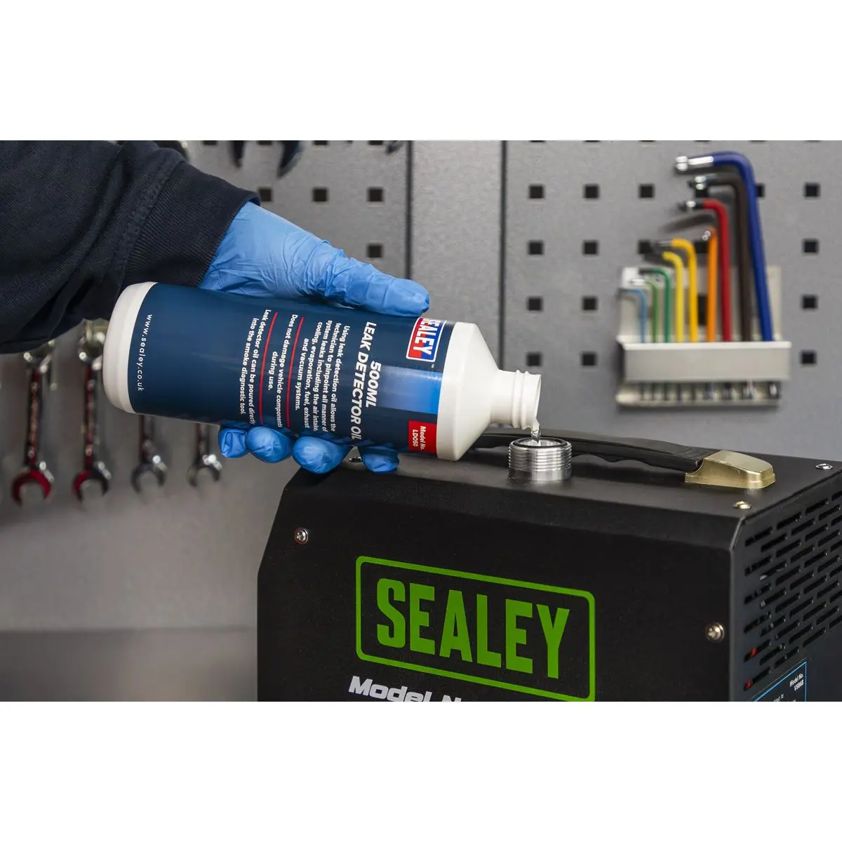 Sealey Leak Detector Oil 500ml - Image 7