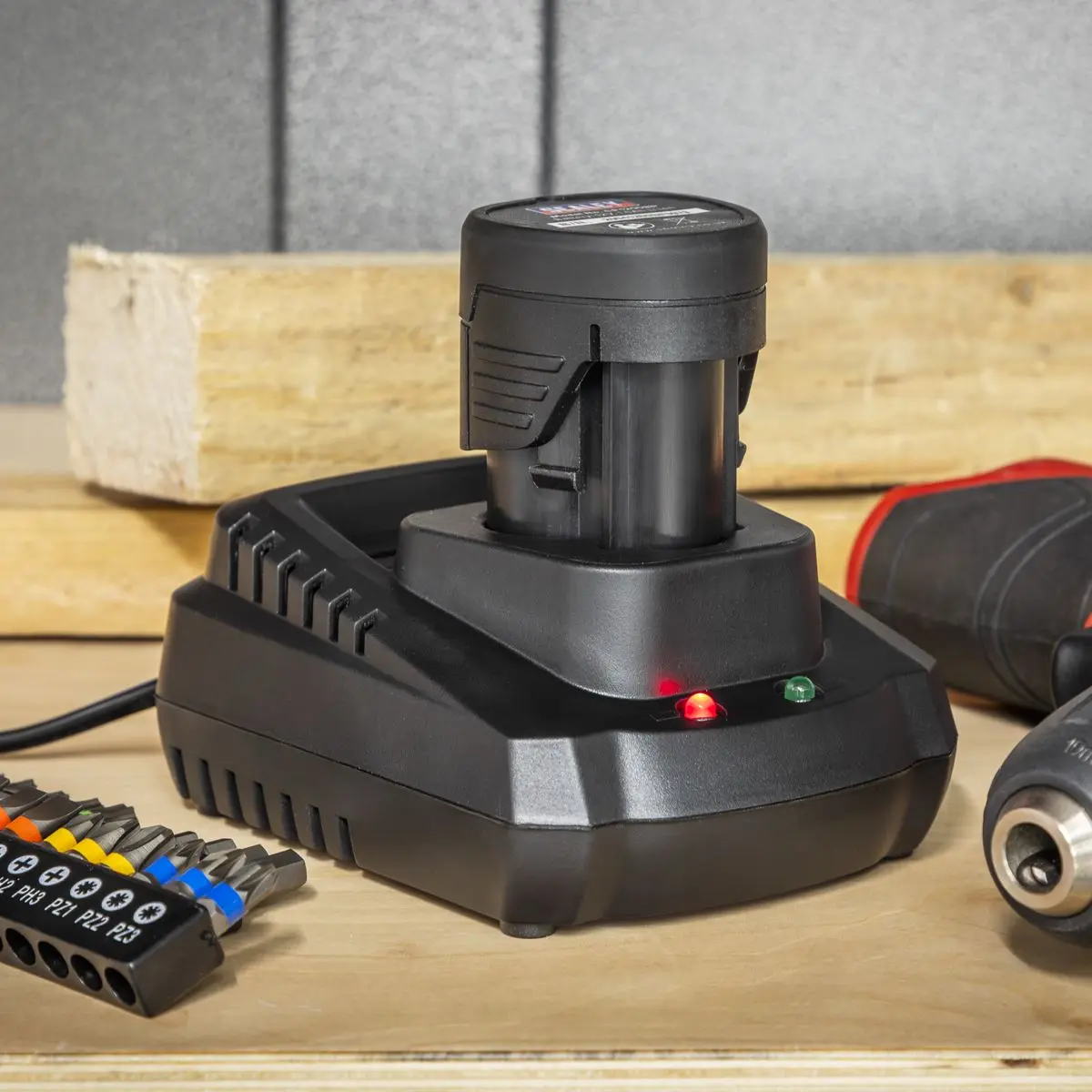 Sealey Fast Charge Battery Charger for 12V SV12 Series - Image 3