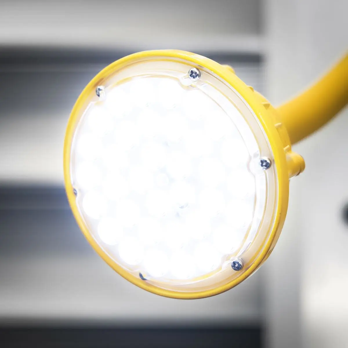 Sealey Loading Bay Floodlight with Flexible Arm 20W SMD LED - Image 6