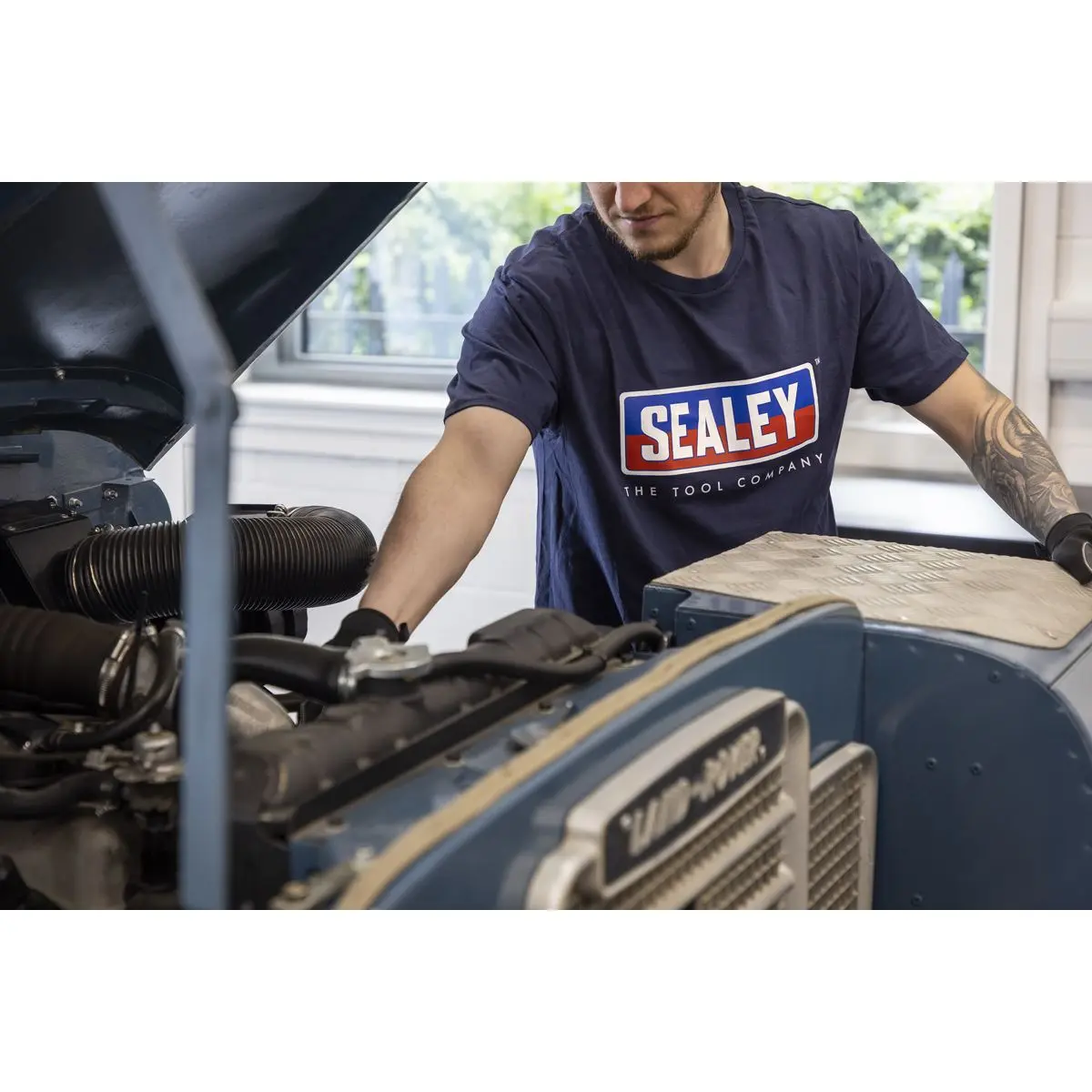 Sealey Logo T-Shirt - Medium - Image 2