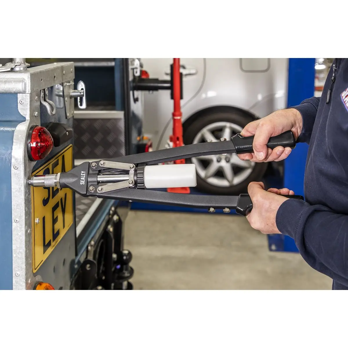 Sealey Long-Arm Riveter with Collection Bowl Heavy-Duty - Image 3
