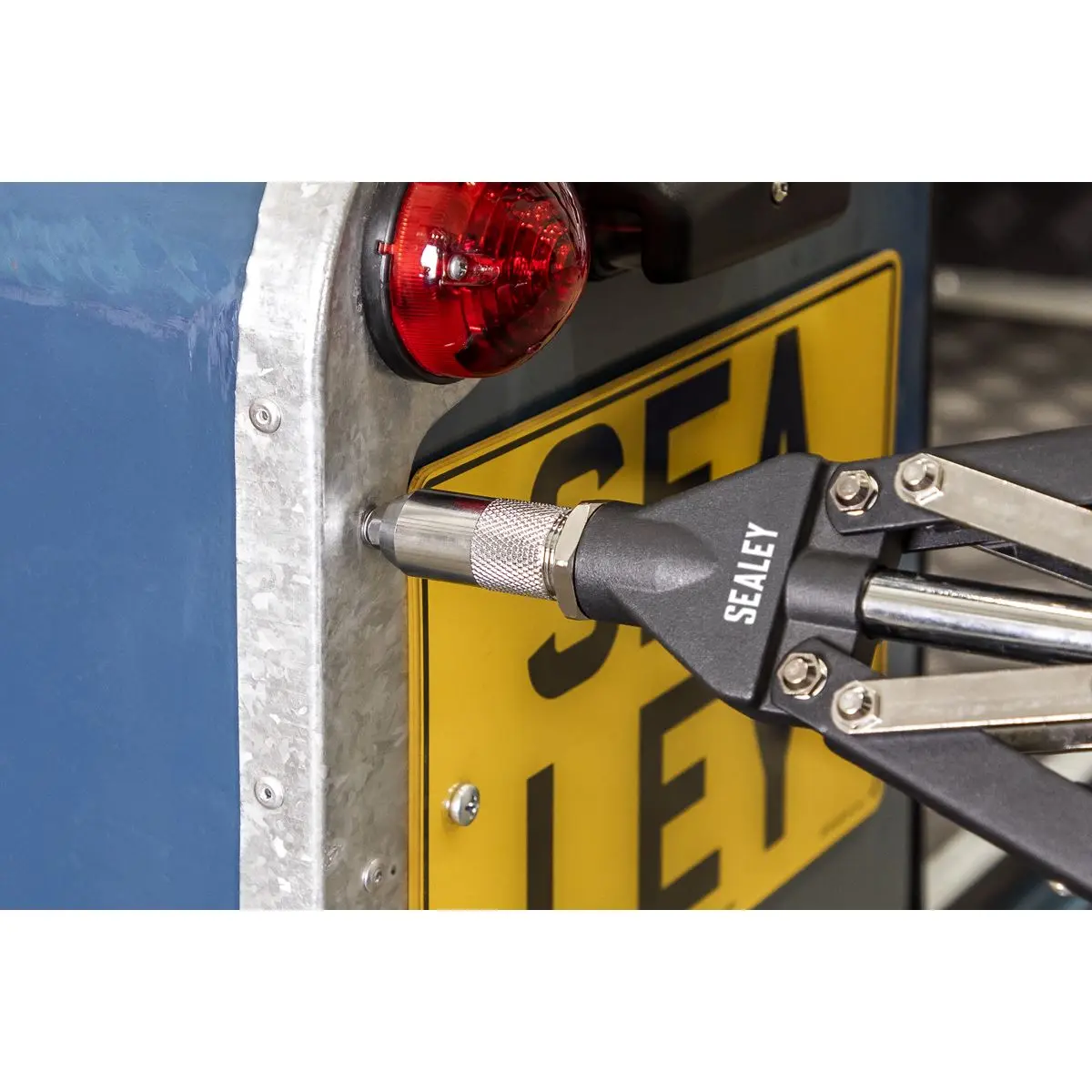 Sealey Long-Arm Riveter with Collection Bowl Heavy-Duty - Image 6