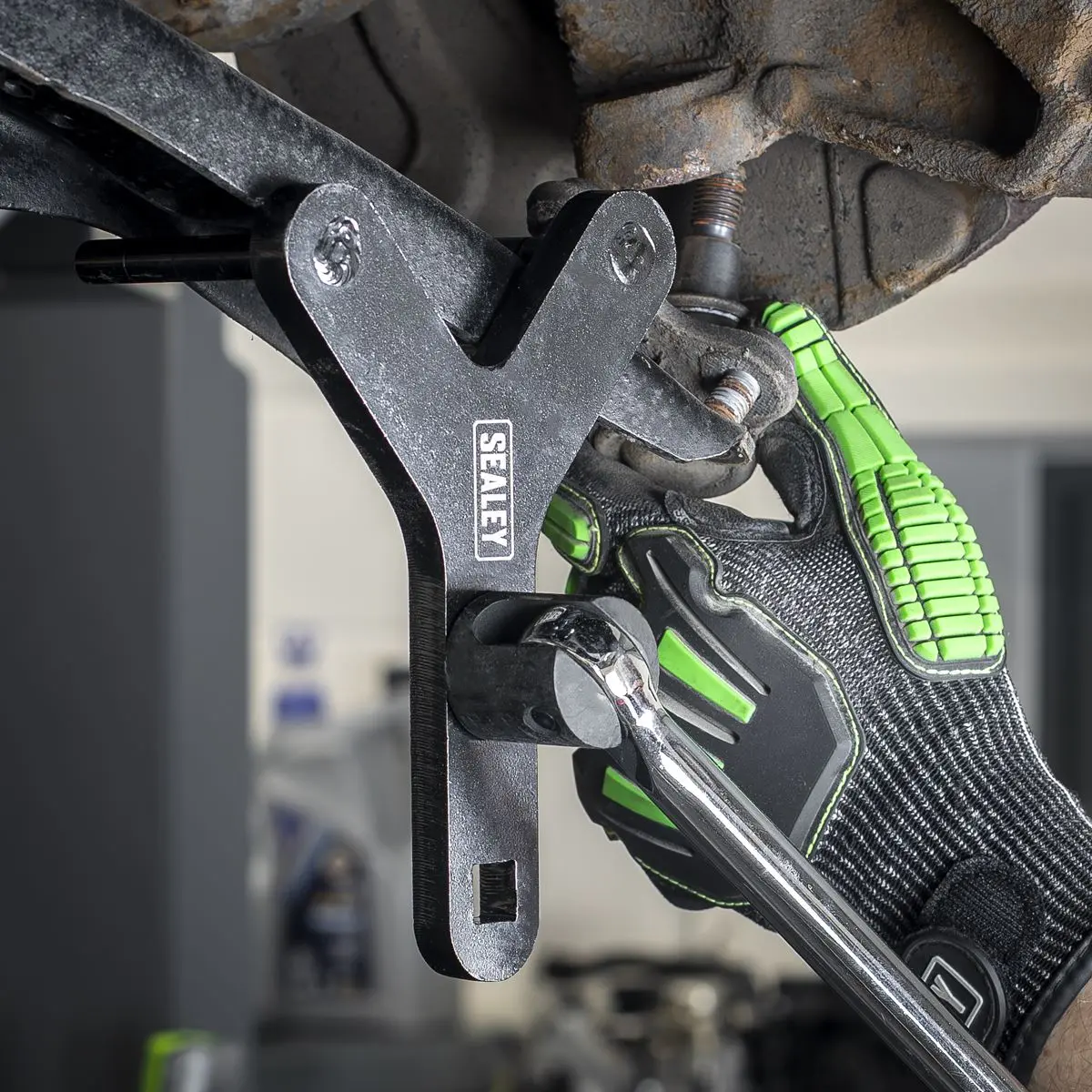 Sealey Lower Control Arm & Ball Joint Removal Tool - Image 3