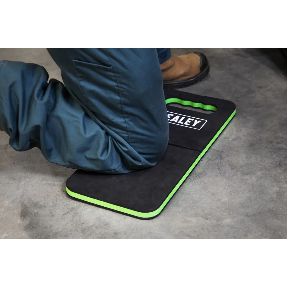Sealey Mechanic's Kneeling Mat Folding 23mm - Image 8