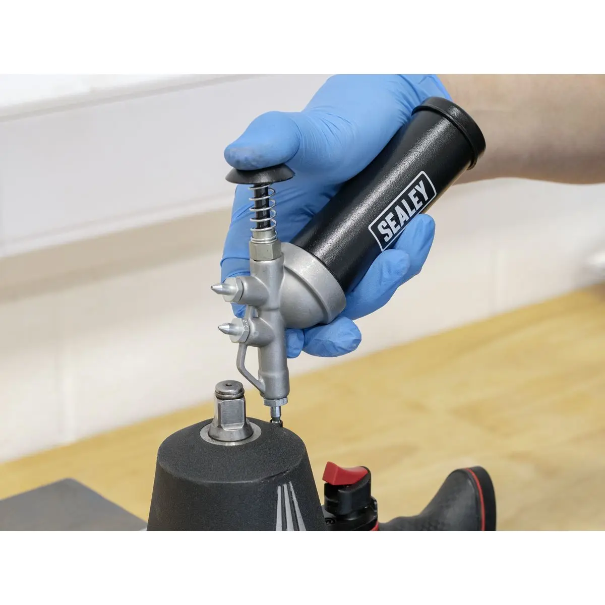 Sealey Mini Grease Gun Push Type - Image 5