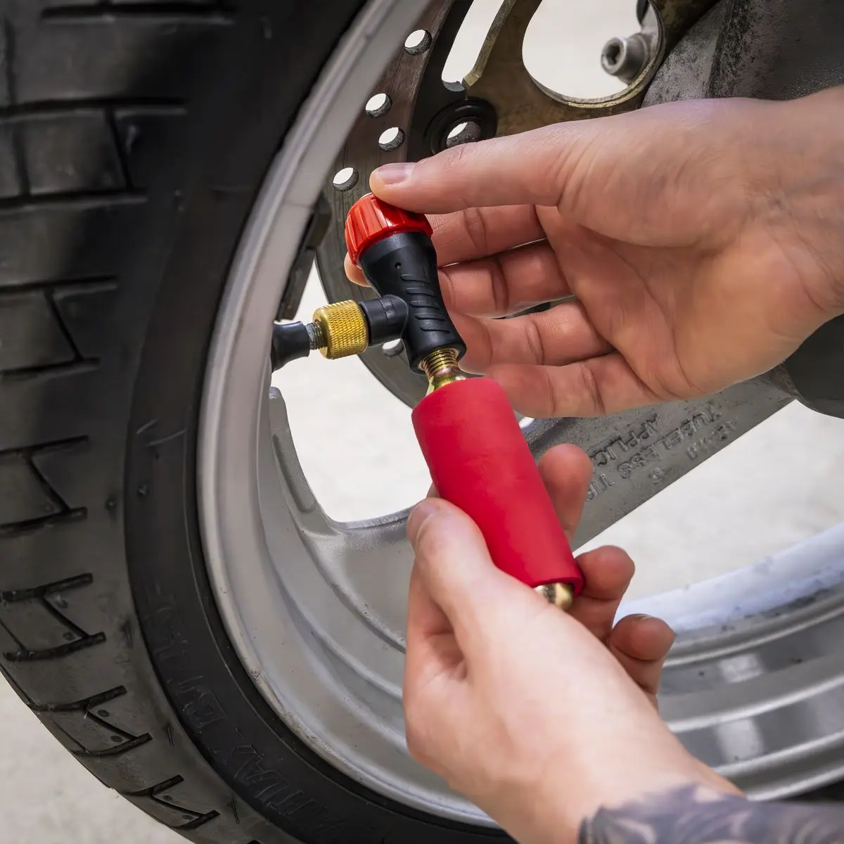 Sealey Motorcycle CO2 Emergency Tyre Inflator Kit - Image 12
