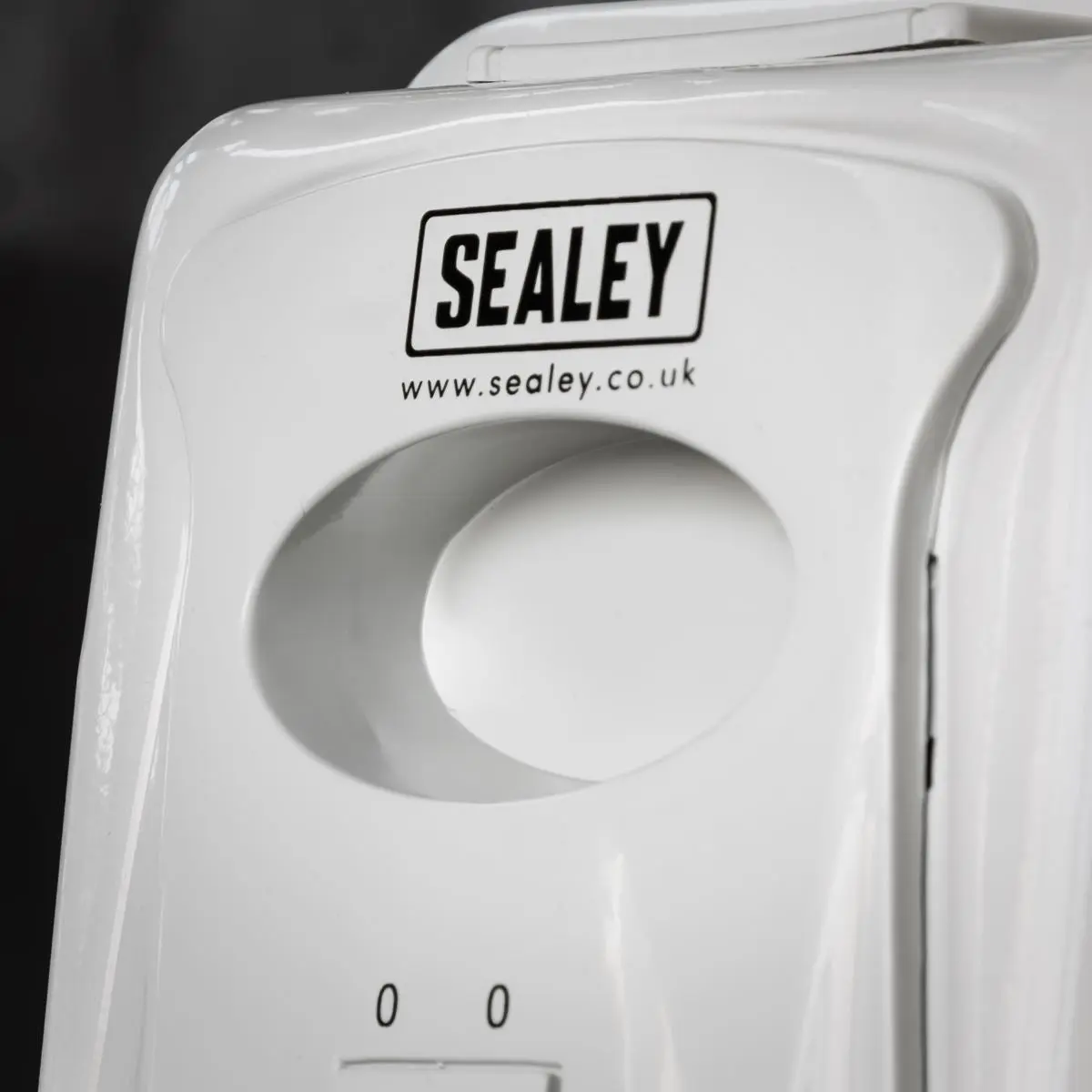Sealey Oil Filled Radiator 2500W/230V 11-Element - Image 7
