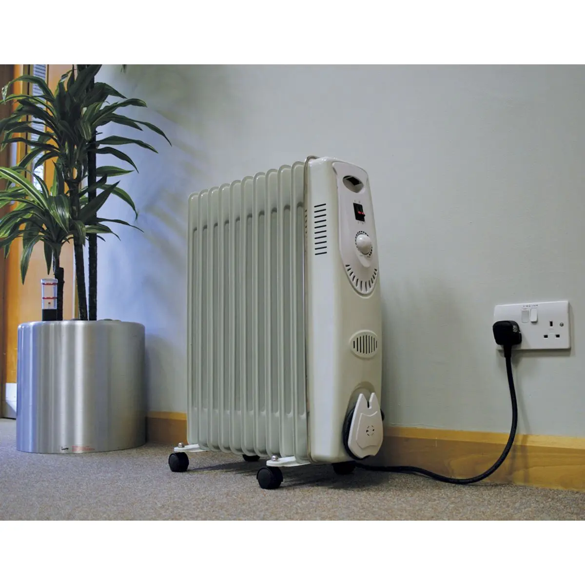 Sealey Oil Filled Radiator 2500W/230V 11-Element - Image 8