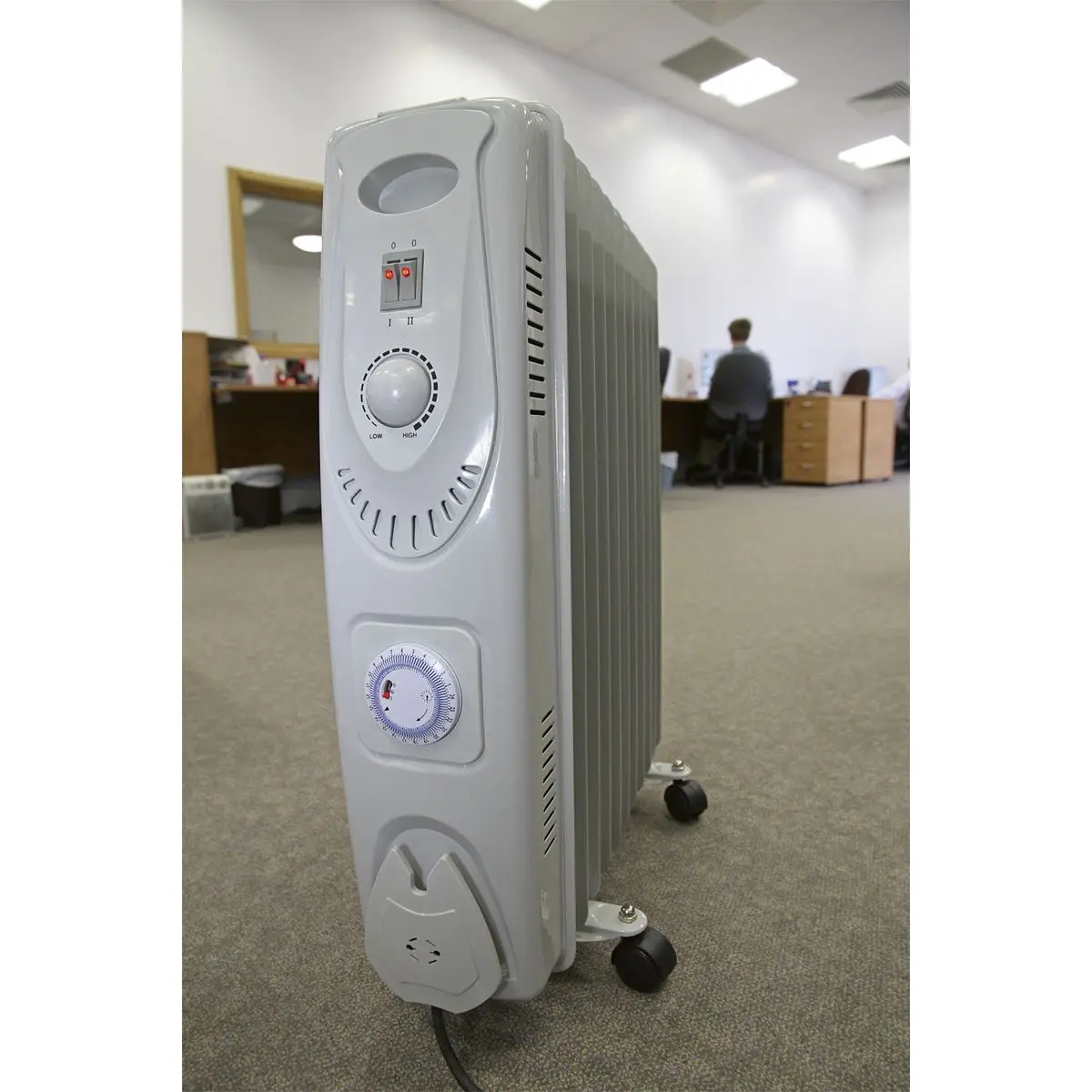 Sealey Oil Filled Radiator 2500W/230V 11-Element with Timer - Image 2